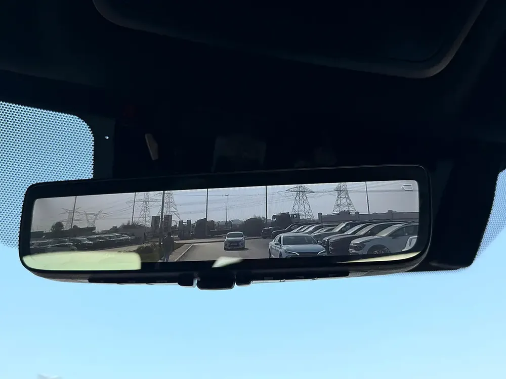 TOYOTA TUNDRA PLATINUM 4x4  - 2023 PANORAMIC ROOF - Excellent Condition  3. 4 - V6 - Image 17