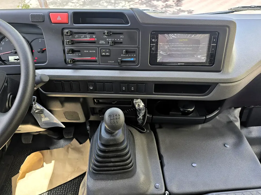 Toyota Coaster 2.7l M/T RWD 23 seats Automatic Door white color Gcc Specs 2026 Model 026 - Image 12