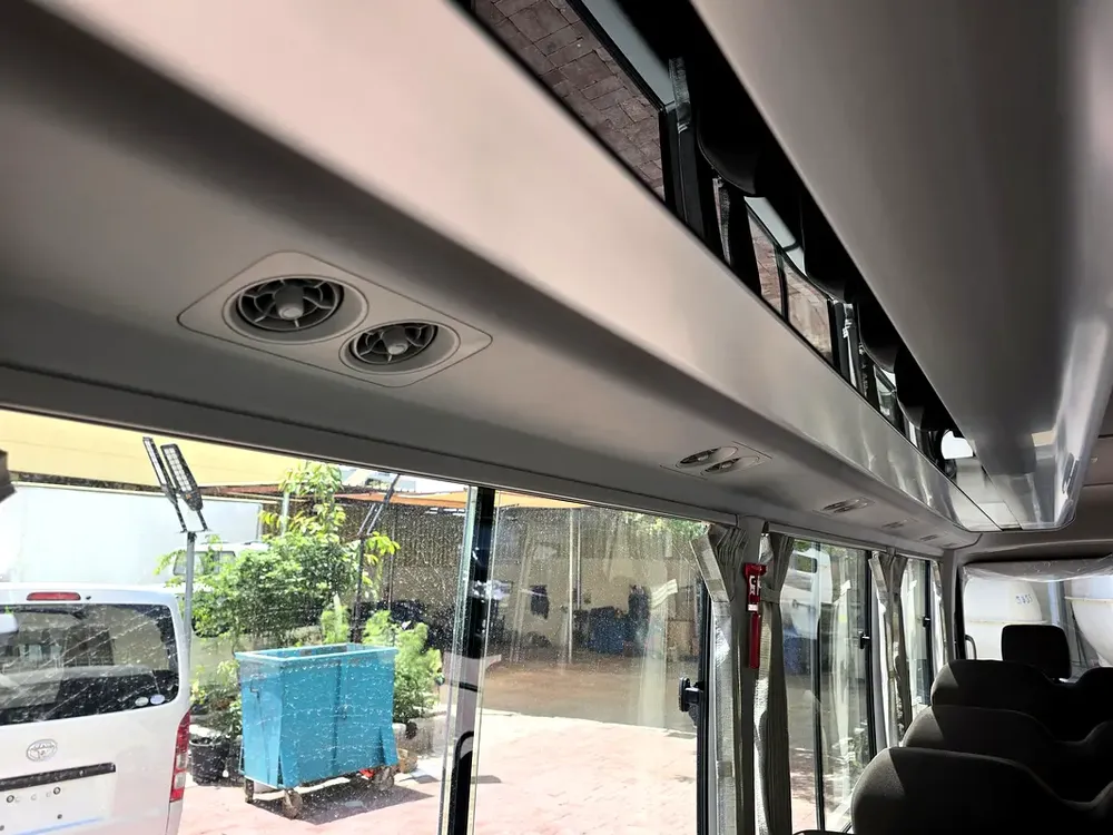 Toyota Coaster 2.7l M/T RWD 23 seats Automatic Door white color Gcc Specs 2026 Model 026 - Image 18