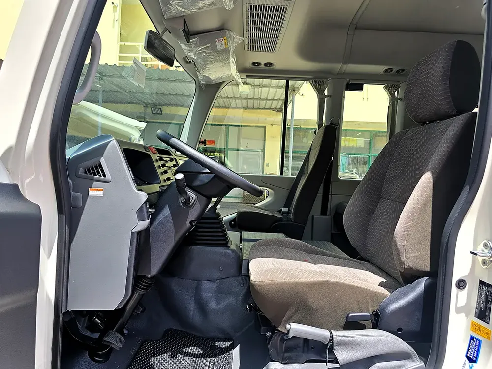 Toyota Coaster 2.7l M/T RWD 23 seats Automatic Door white color Gcc Specs 2026 Model 026 - Image 7