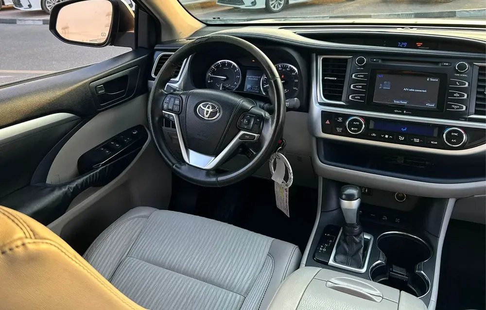 2014 Toyota Highlander LE+ 3.5L V6 - MidOption+ 7 Seater - Truck Auto - Electric Seat - Rear CAM - Image 10