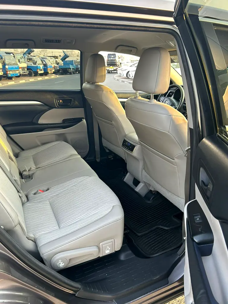 2014 Toyota Highlander LE+ 3.5L V6 - MidOption+ 7 Seater - Truck Auto - Electric Seat - Rear CAM - Image 15