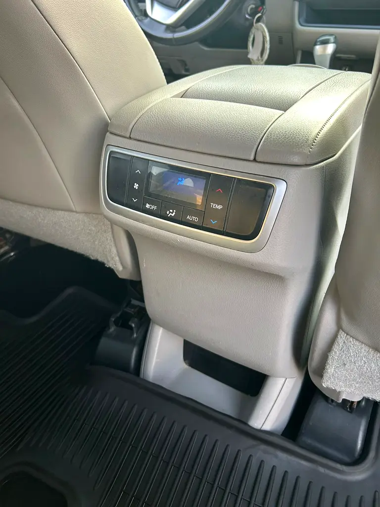 2014 Toyota Highlander LE+ 3.5L V6 - MidOption+ 7 Seater - Truck Auto - Electric Seat - Rear CAM - Image 16