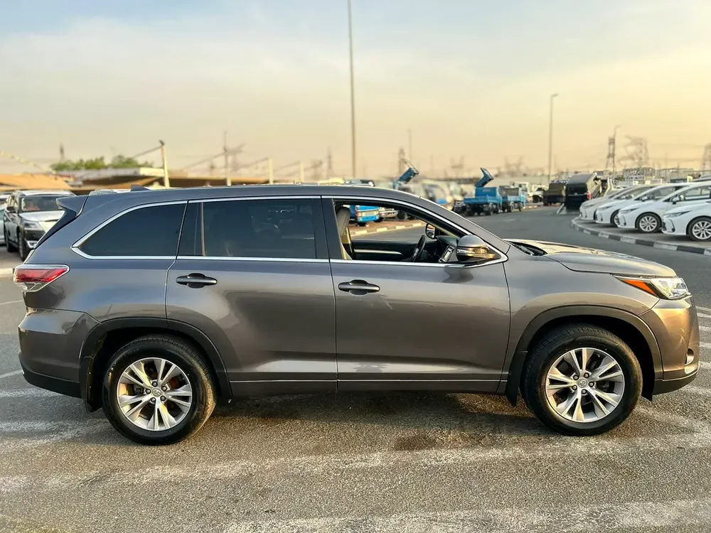 2014 Toyota Highlander LE+ 3.5L V6 - MidOption+ 7 Seater - Truck Auto - Electric Seat - Rear CAM - Image 4