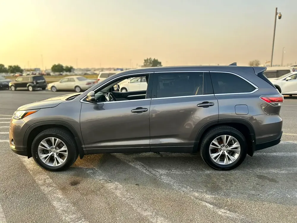 2014 Toyota Highlander LE+ 3.5L V6 - MidOption+ 7 Seater - Truck Auto - Electric Seat - Rear CAM - Image 5