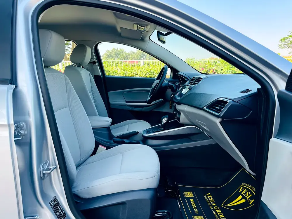 UNLIMITED MILEAGE WARRANTY / CRUISE CONTROL + CAMERA + ALLOY WHEELS + LED LIGHT / IN HOUSE FINANCE - Image 11