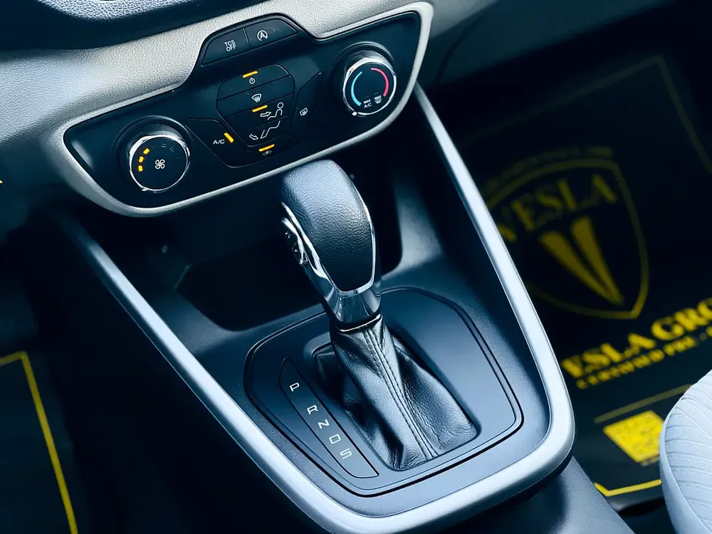 UNLIMITED MILEAGE WARRANTY / CRUISE CONTROL + CAMERA + ALLOY WHEELS + LED LIGHT / IN HOUSE FINANCE - Image 18