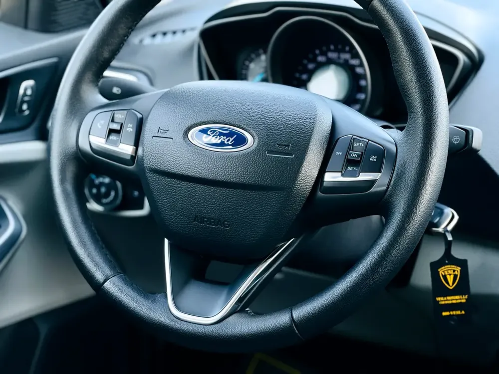 UNLIMITED MILEAGE WARRANTY / CRUISE CONTROL + CAMERA + ALLOY WHEELS + LED LIGHT / IN HOUSE FINANCE - Image 19