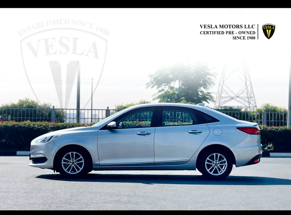 UNLIMITED MILEAGE WARRANTY / CRUISE CONTROL + CAMERA + ALLOY WHEELS + LED LIGHT / IN HOUSE FINANCE - Image 4