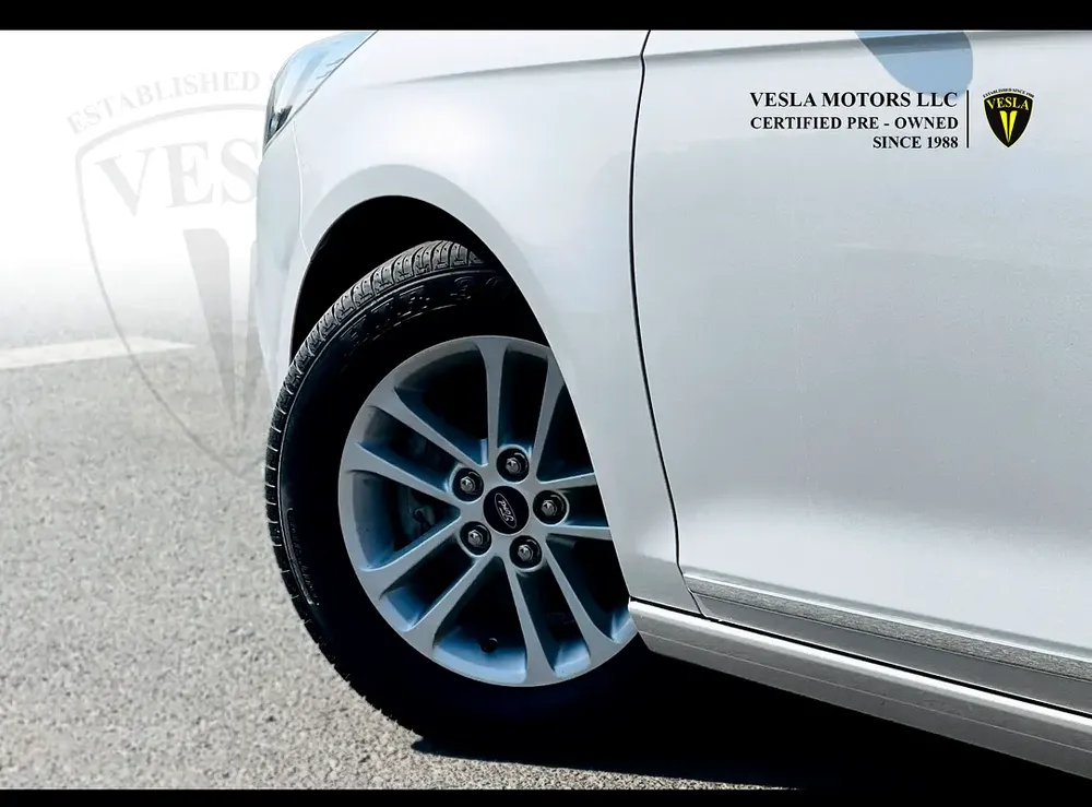 UNLIMITED MILEAGE WARRANTY / CRUISE CONTROL + CAMERA + ALLOY WHEELS + LED LIGHT / IN HOUSE FINANCE - Image 9