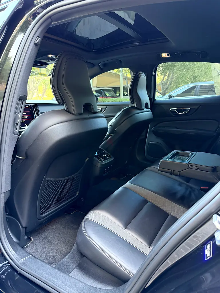Volvo S60 2020 Gcc ( R design ) - Image 11