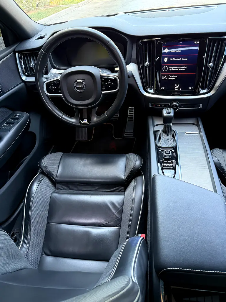 Volvo S60 2020 Gcc ( R design ) - Image 12