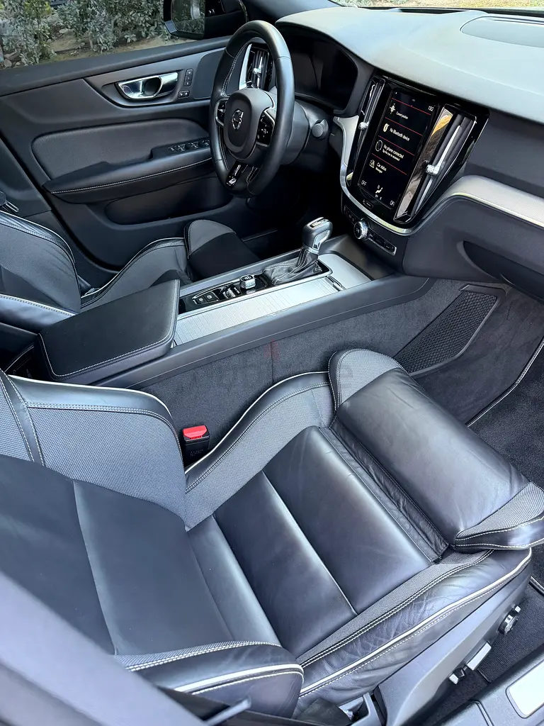 Volvo S60 2020 Gcc ( R design ) - Image 13