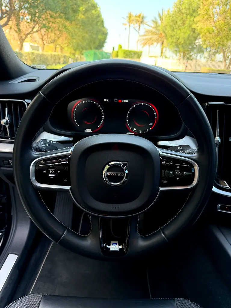 Volvo S60 2020 Gcc ( R design ) - Image 14