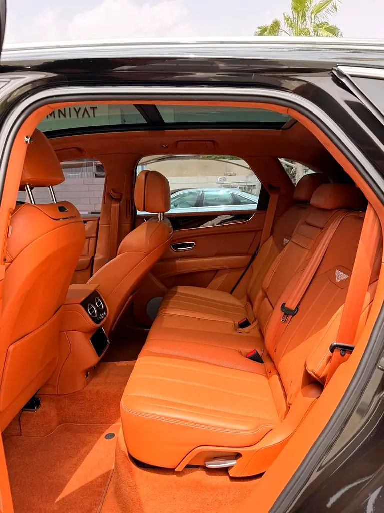 Bentley Bentayga 2024 Gcc Low Km Under Warrenty - Image 11