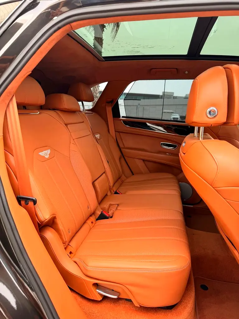 Bentley Bentayga 2024 Gcc Low Km Under Warrenty - Image 12