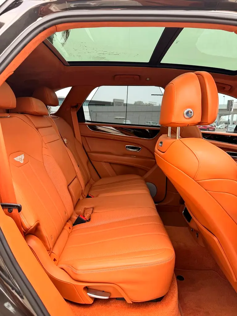 Bentley Bentayga 2024 Gcc Low Km Under Warrenty - Image 13