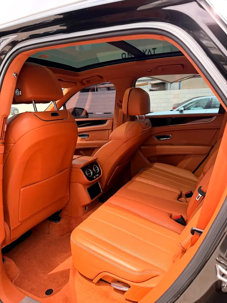 Bentley Bentayga 2024 Gcc Low Km Under Warrenty - Image 15
