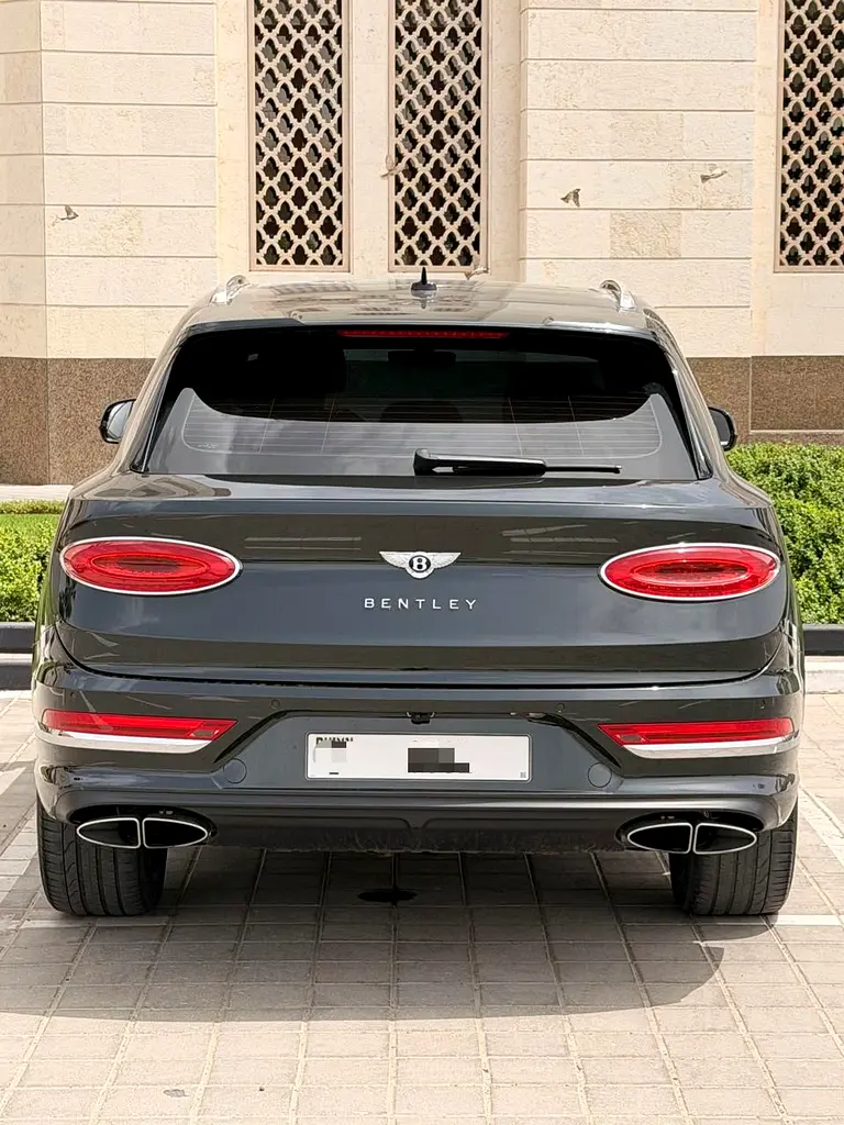 Bentley Bentayga 2024 Gcc Low Km Under Warrenty - Image 4
