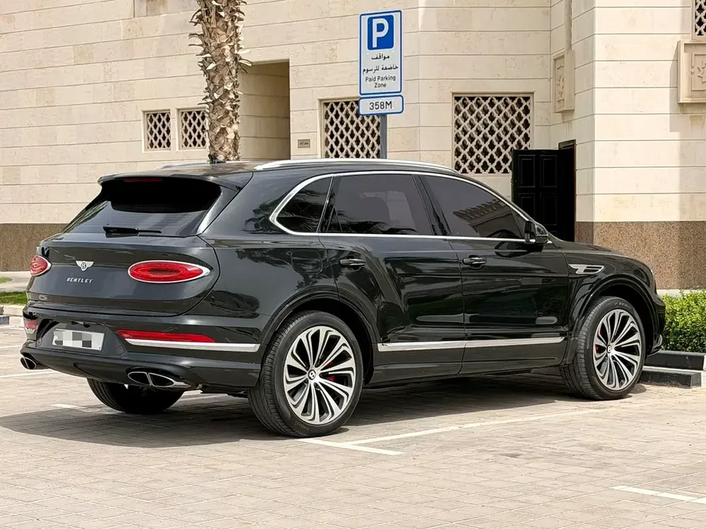 Bentley Bentayga 2024 Gcc Low Km Under Warrenty - Image 5