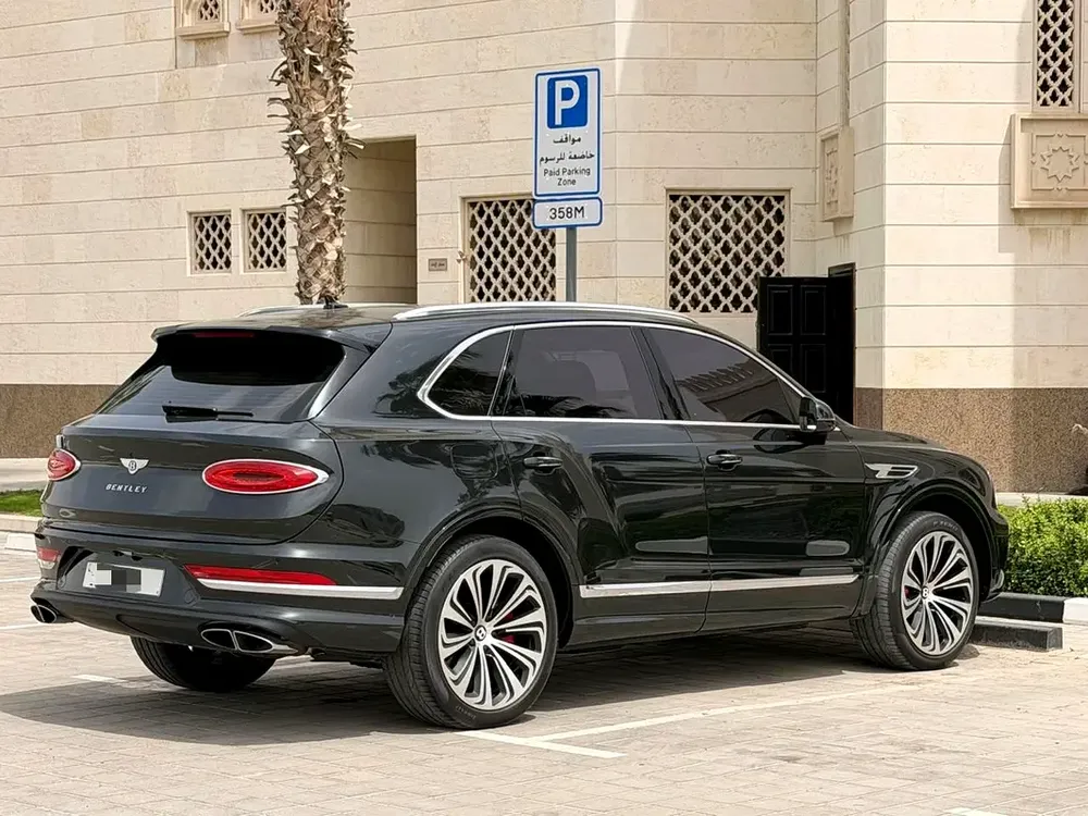 Bentley Bentayga 2024 Gcc Low Km Under Warrenty - Image 6