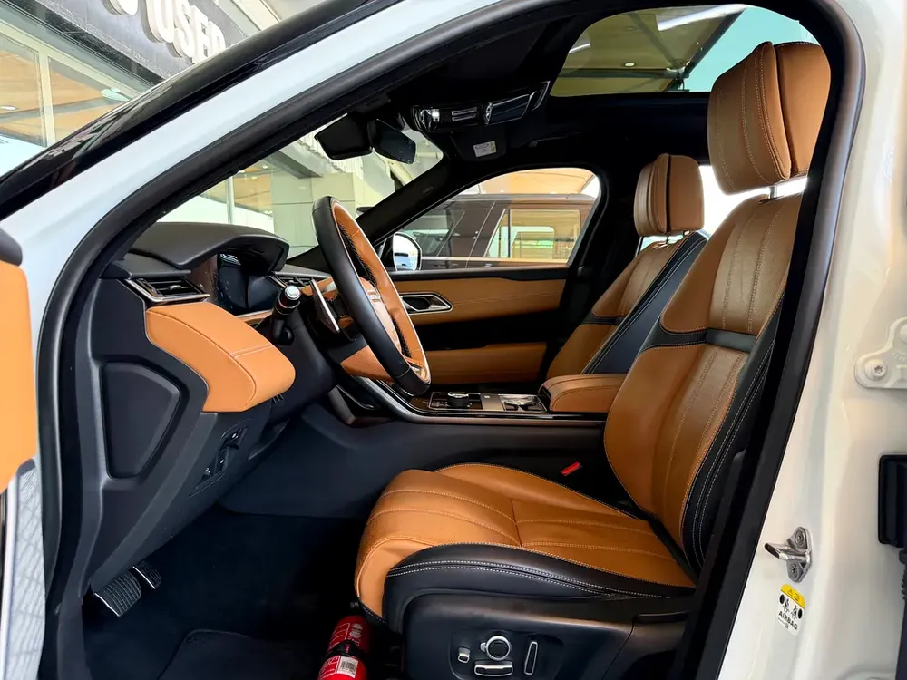 AED 1,680 P.M | 2019 Range Rover Velar P300 HSE R-Dynamic | Under Warranty | GCC | - Image 13