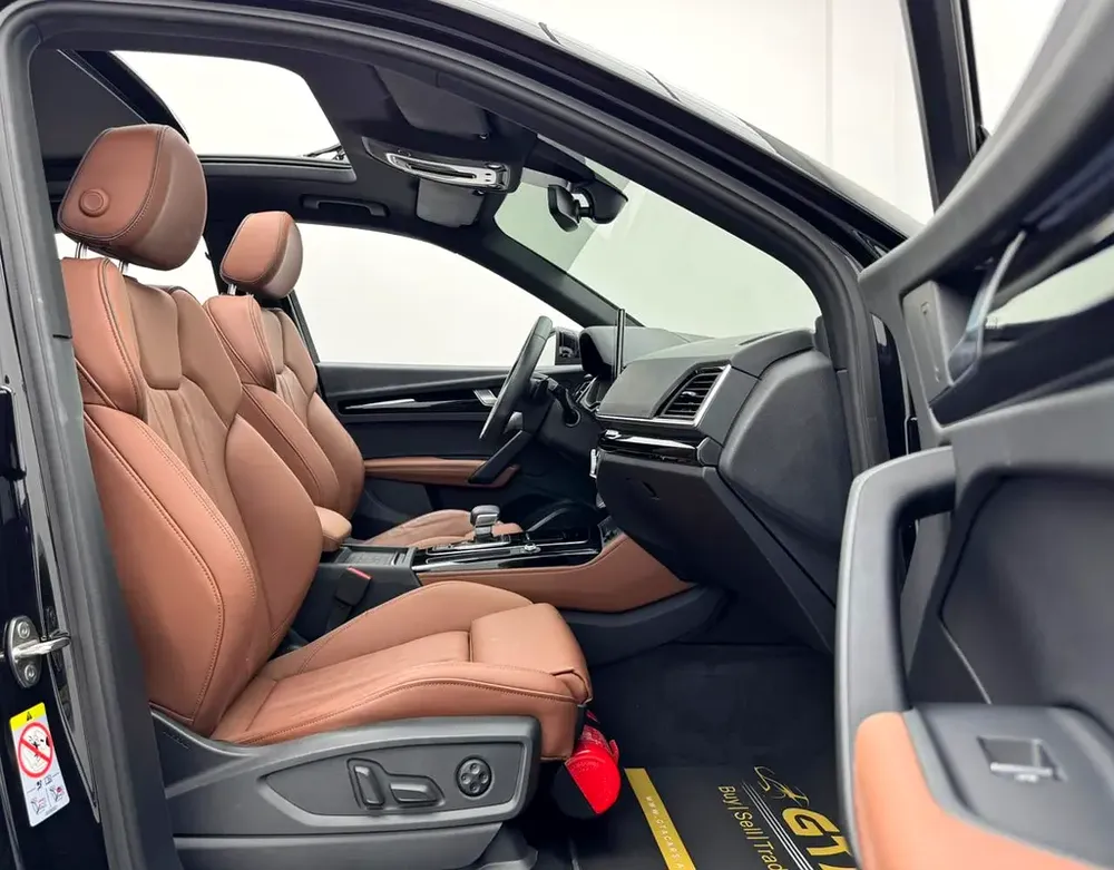2025 Audi Q5 Sportback S-Line 45 TFSI Quattro, 2030 Audi Warranty and Service Pack, GCC - Image 12