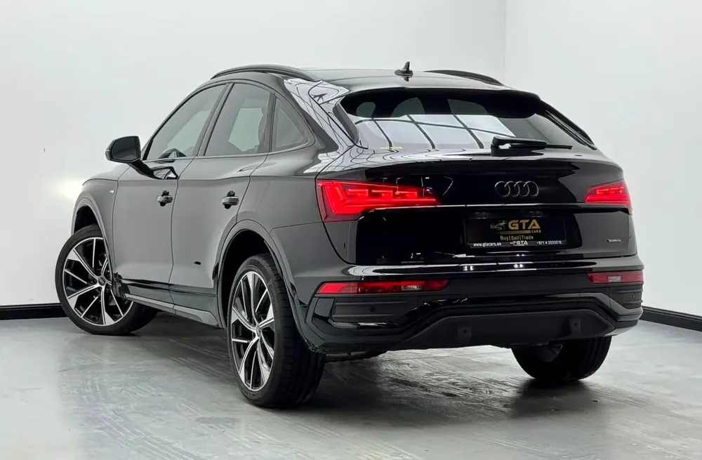 2025 Audi Q5 Sportback S-Line 45 TFSI Quattro, 2030 Audi Warranty and Service Pack, GCC - Image 4