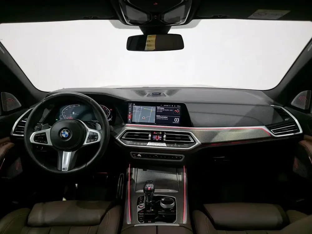 2022 GCC BMW X5 M-sport / warranty and service package with agency (AGMC) - Image 10