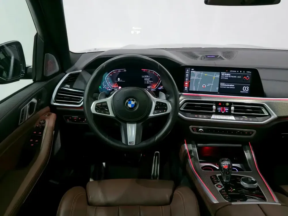 2022 GCC BMW X5 M-sport / warranty and service package with agency (AGMC) - Image 11