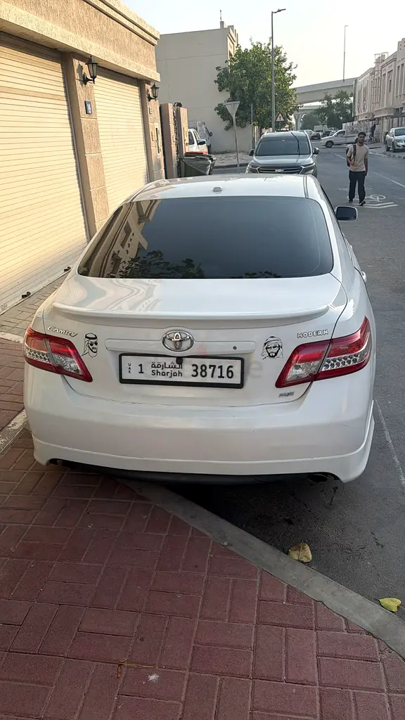 Toyota camry 2011 best car - Image 6