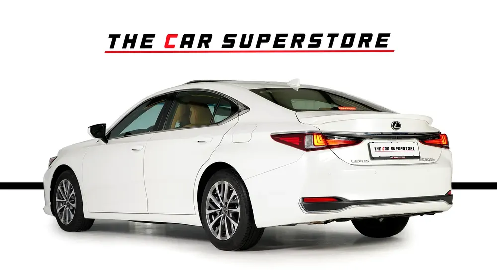 Lexus Es 300h-GCC- warranty valid till December 2028 - Image 6