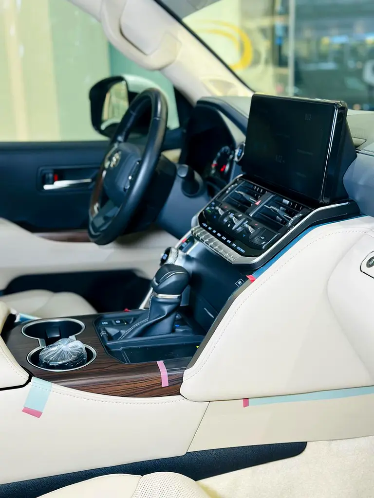 2024 Toyota Land Cruiser GXR - GCC Specs - Brand New! - Image 8