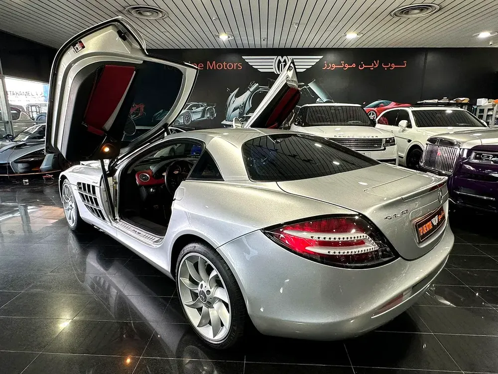 Mclaren SLR, full service history from Abu Dhabi dealer service done, new tires - Image 13