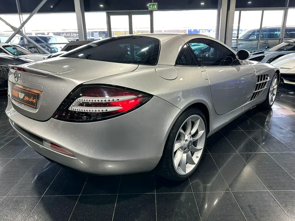 Mclaren SLR, full service history from Abu Dhabi dealer service done, new tires - Image 14