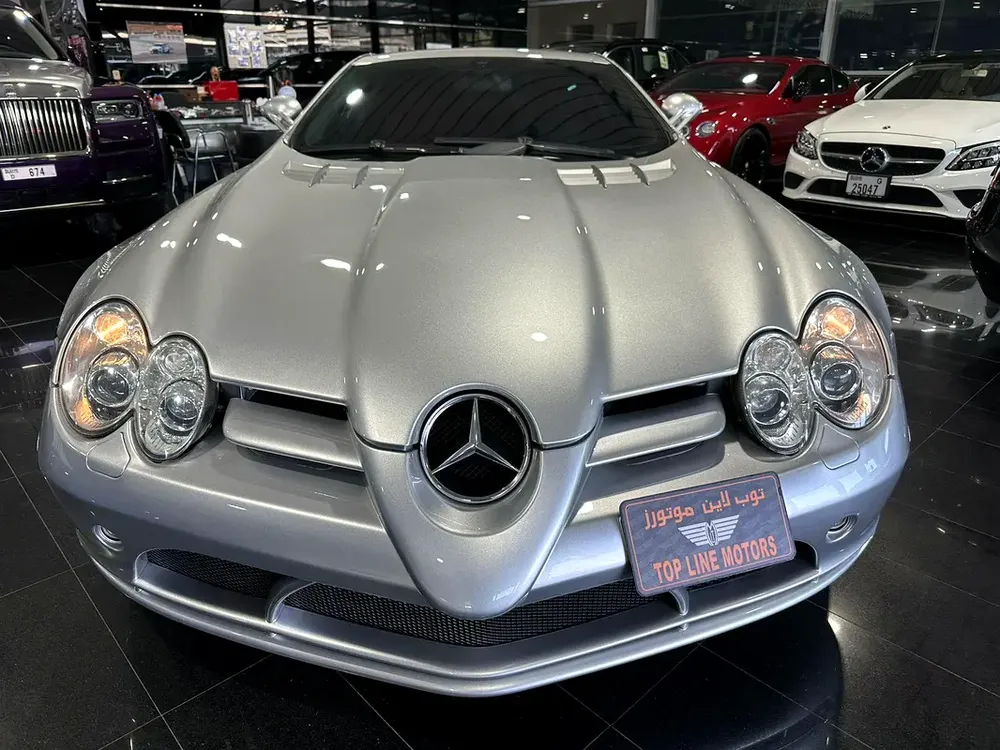Mclaren SLR, full service history from Abu Dhabi dealer service done, new tires - Image 4