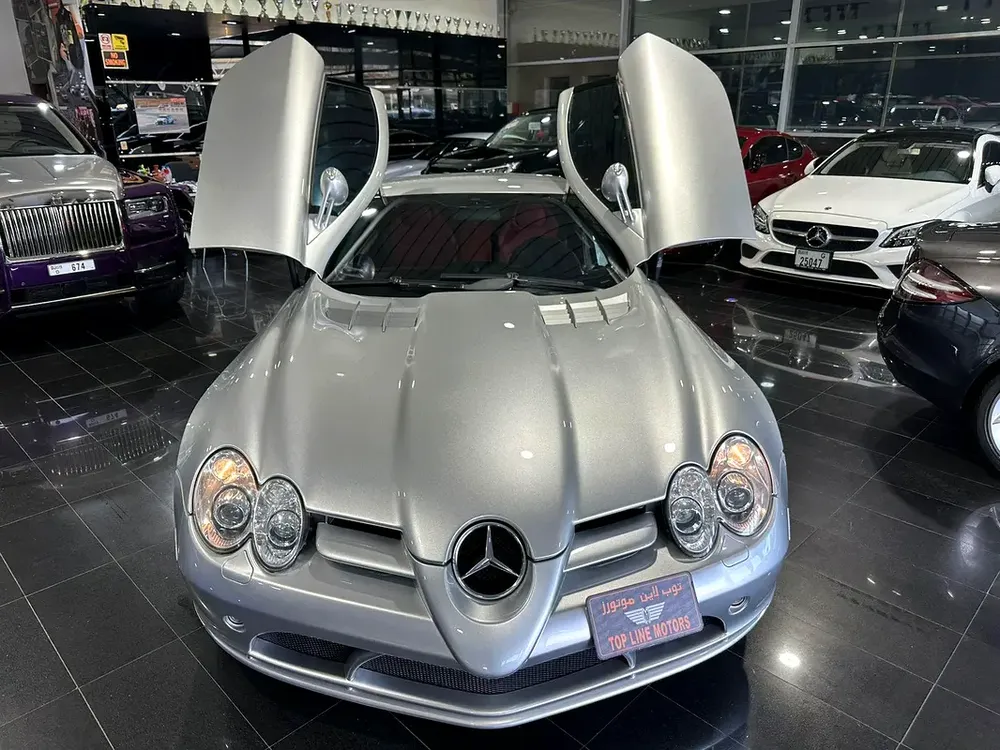 Mclaren SLR, full service history from Abu Dhabi dealer service done, new tires - Image 5