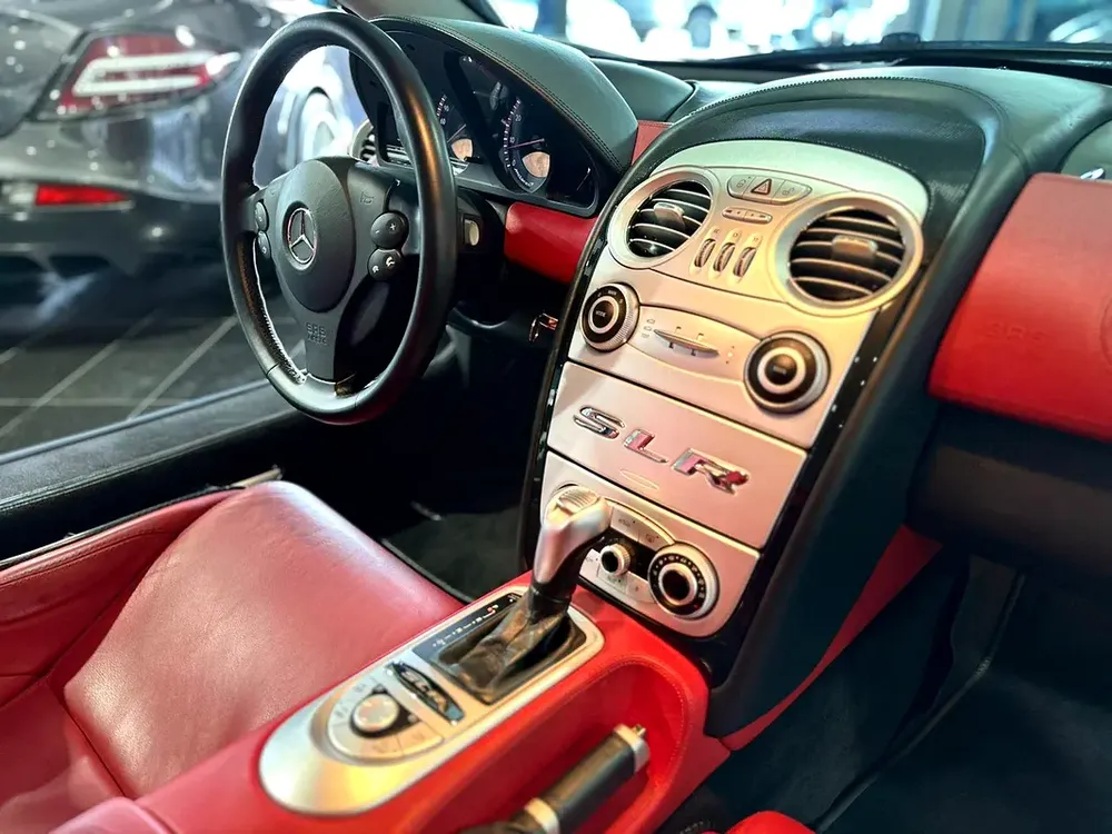 Mclaren SLR, full service history from Abu Dhabi dealer service done, new tires - Image 7