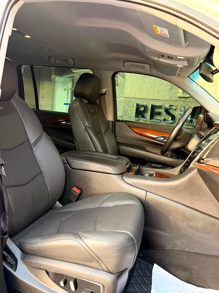 2017 Cadillac Escalade ESV Platinum | GCC Specs | Top Tier Luxury - Image 10