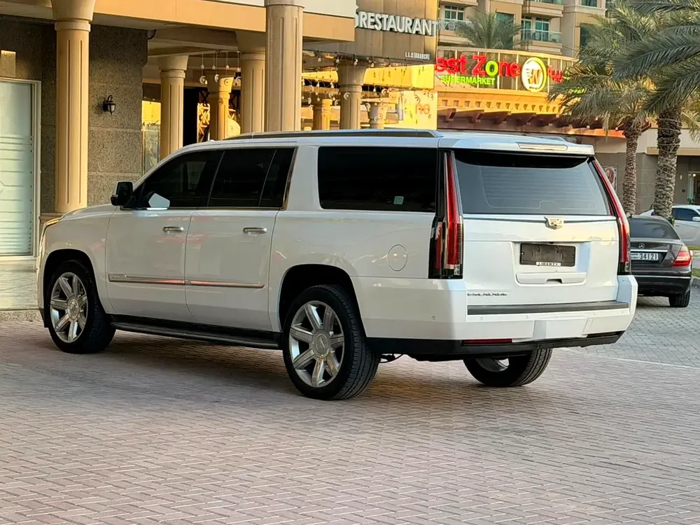 2017 Cadillac Escalade ESV Platinum | GCC Specs | Top Tier Luxury - Image 5