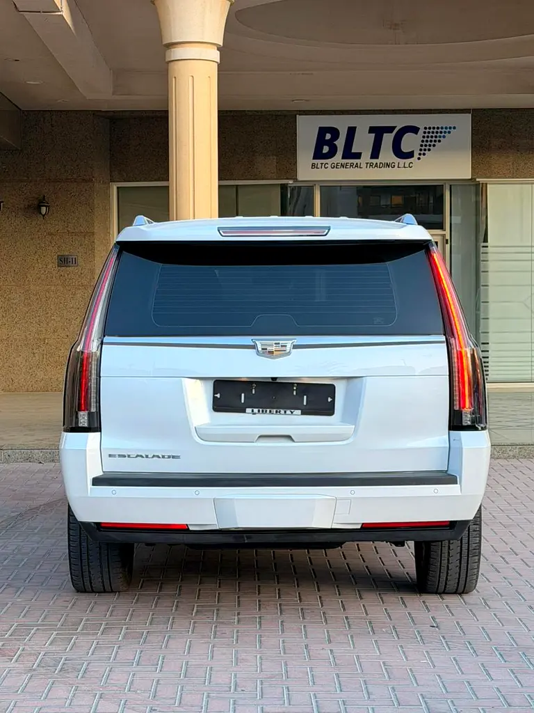 2017 Cadillac Escalade ESV Platinum | GCC Specs | Top Tier Luxury - Image 6