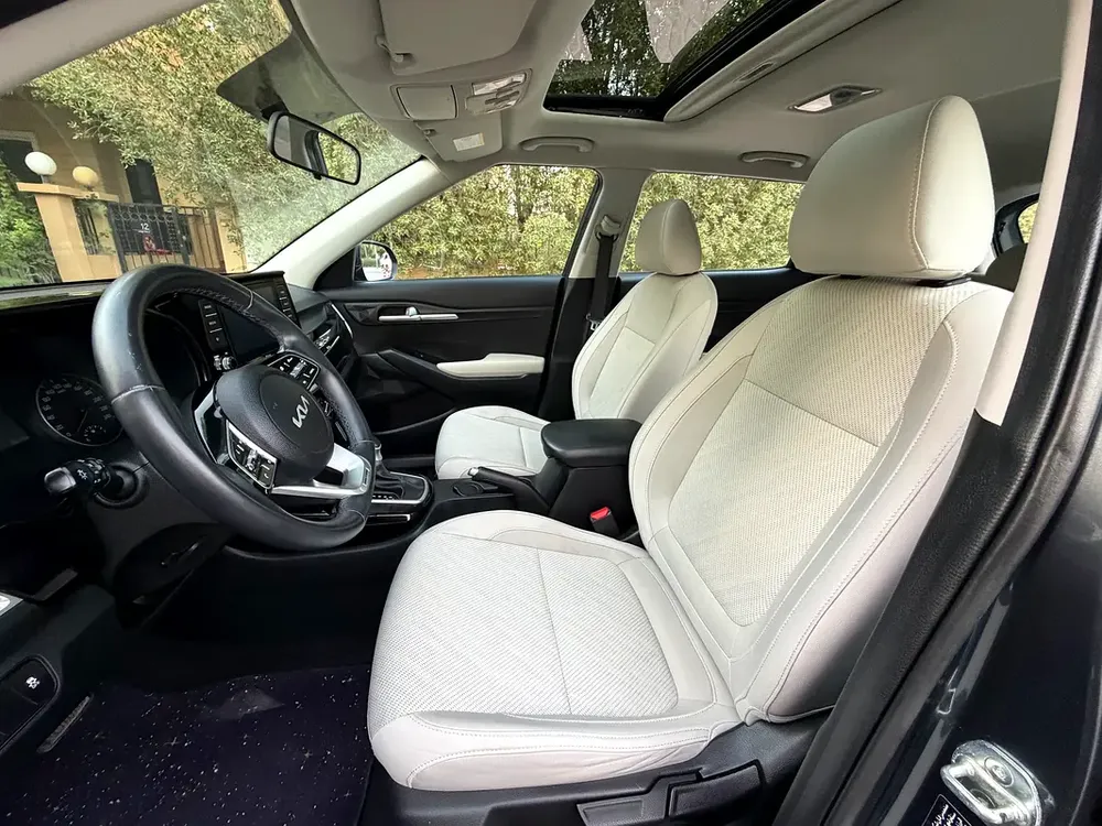KIA SELTOS 1.6 LX SUNROOF # 2023 GCC # WELL MAINTAINED CAR FOR SALE. - Image 14