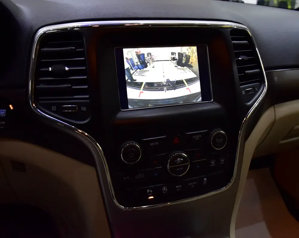 AED 1,272 EMi at 0% DP | Jeep Grand Cherokee Laredo 4x4 ( 2018 Model ) in Black Color GCC Specs - Image 14