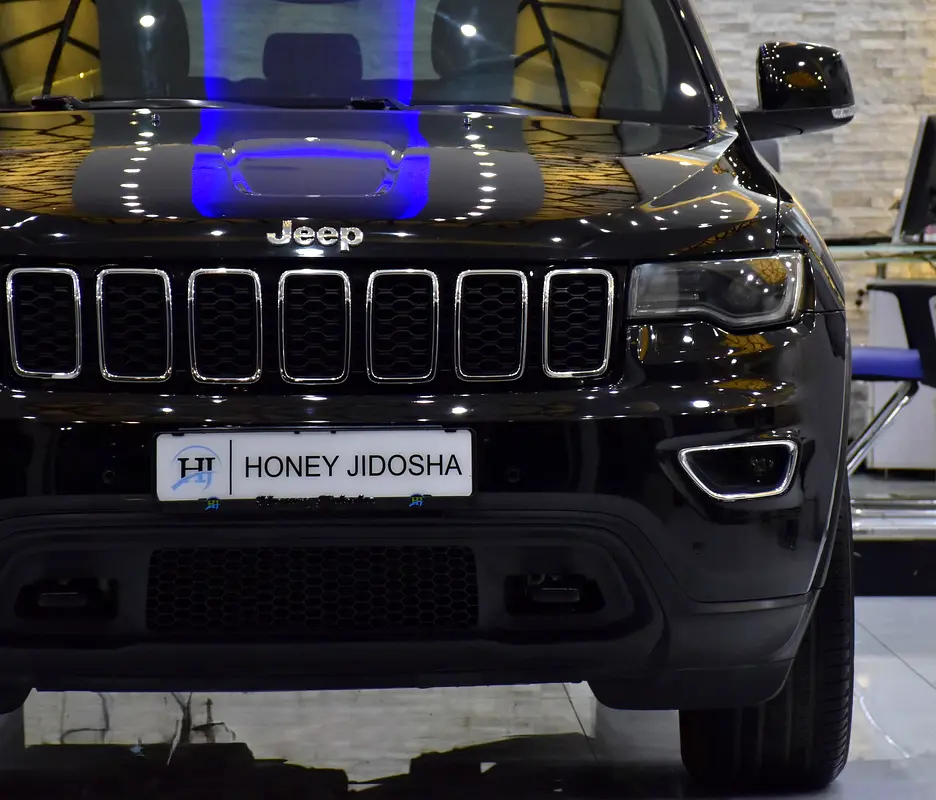 AED 1,272 EMi at 0% DP | Jeep Grand Cherokee Laredo 4x4 ( 2018 Model ) in Black Color GCC Specs - Image 4