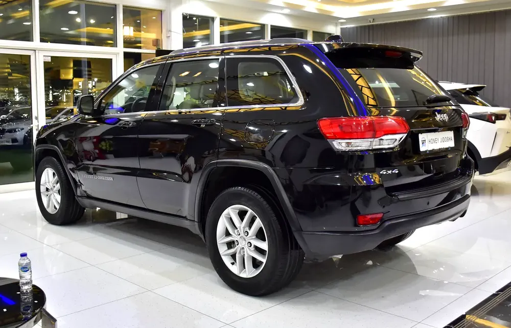 AED 1,272 EMi at 0% DP | Jeep Grand Cherokee Laredo 4x4 ( 2018 Model ) in Black Color GCC Specs - Image 7