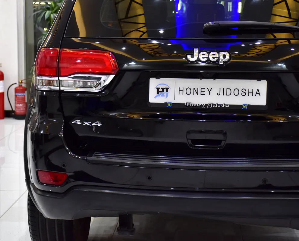 AED 1,272 EMi at 0% DP | Jeep Grand Cherokee Laredo 4x4 ( 2018 Model ) in Black Color GCC Specs - Image 8