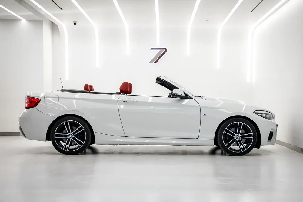 2018 BMW 220i Sportline Convertible | GCC | Full Service History | Excellent Condition | - Image 4