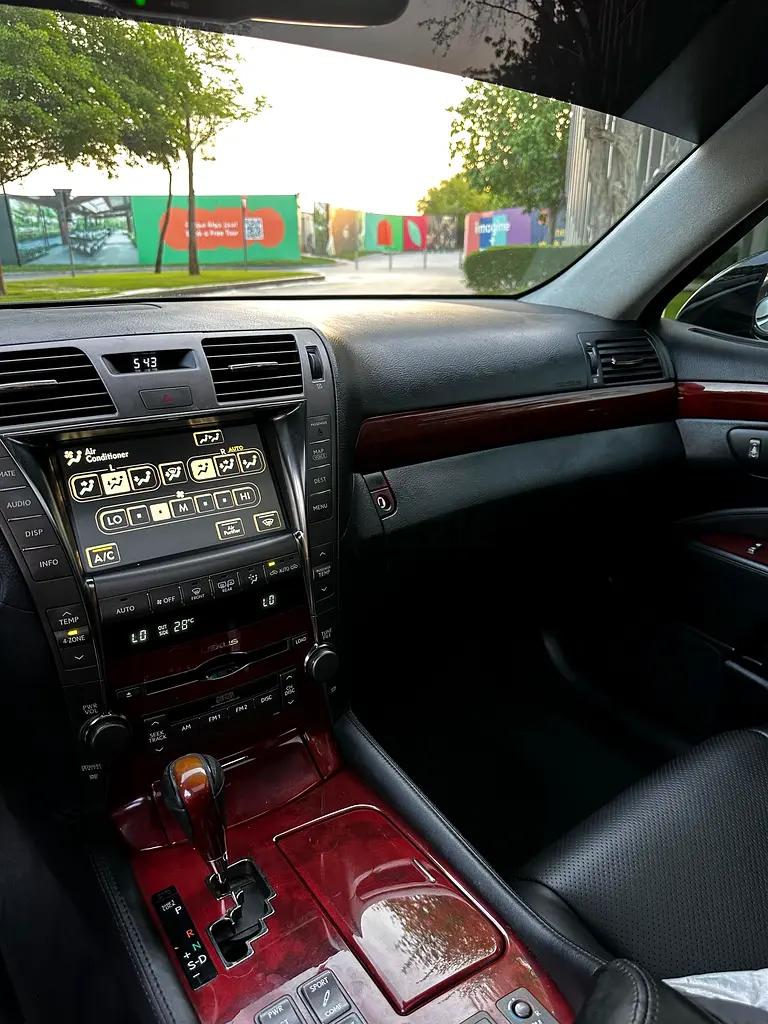 Lexus LS 460 Full Ultra 2007 | Japanese Specs | Pristine Condition - Image 9