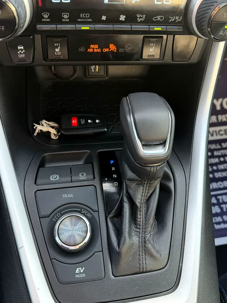 2023 Toyota RAV4 XSE hybrid - American Specs - Pristine Condition - Image 15