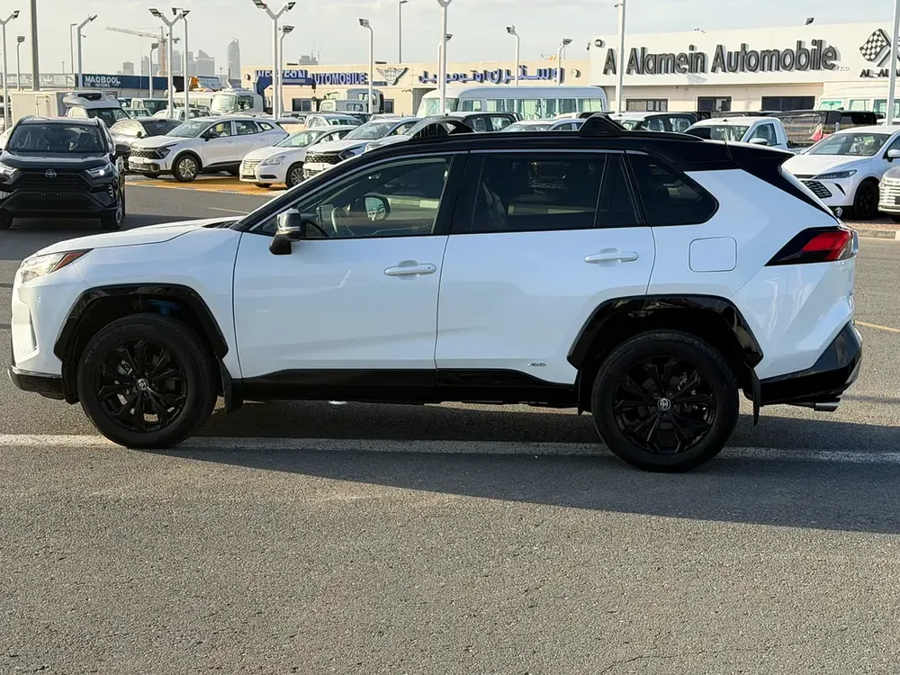 2023 Toyota RAV4 XSE hybrid - American Specs - Pristine Condition - Image 8